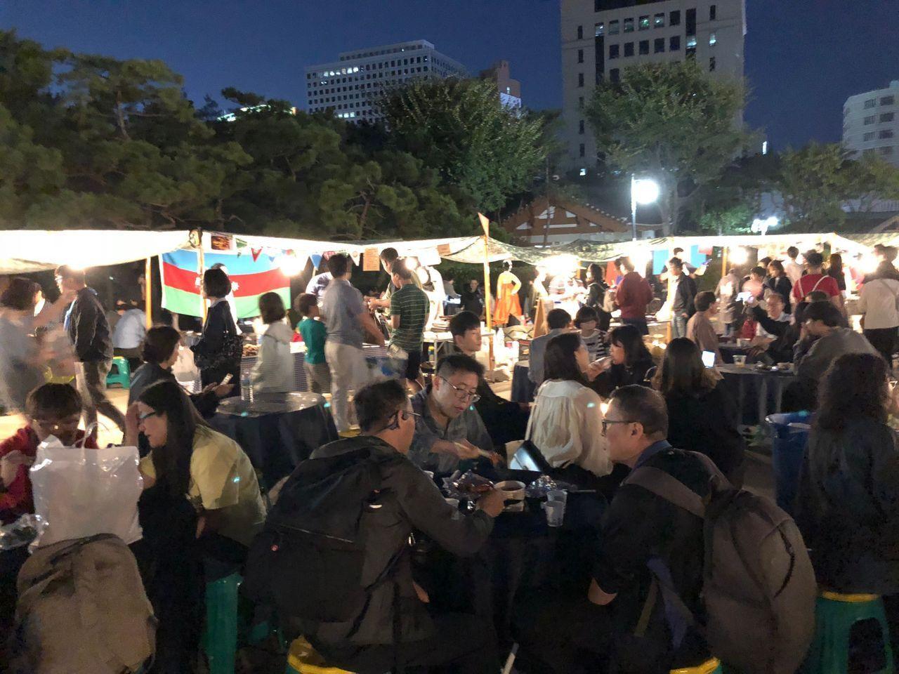 Want to visit Korean style night market? Visit 1890 Namsan Valley Night Marekt!