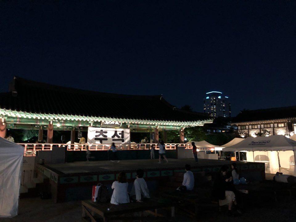 Want to visit Korean style night market? Visit 1890 Namsan Valley Night Marekt!