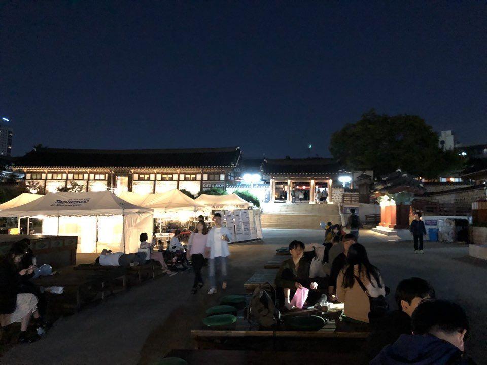 Want to visit Korean style night market? Visit 1890 Namsan Valley Night Marekt!