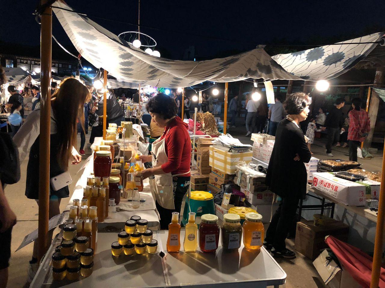 Want to visit Korean style night market? Visit 1890 Namsan Valley Night Marekt!