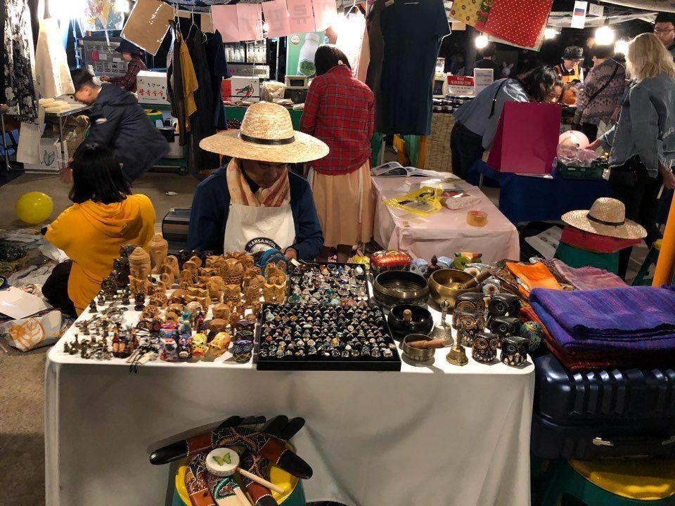 Want to visit Korean style night market? Visit 1890 Namsan Valley Night Marekt!