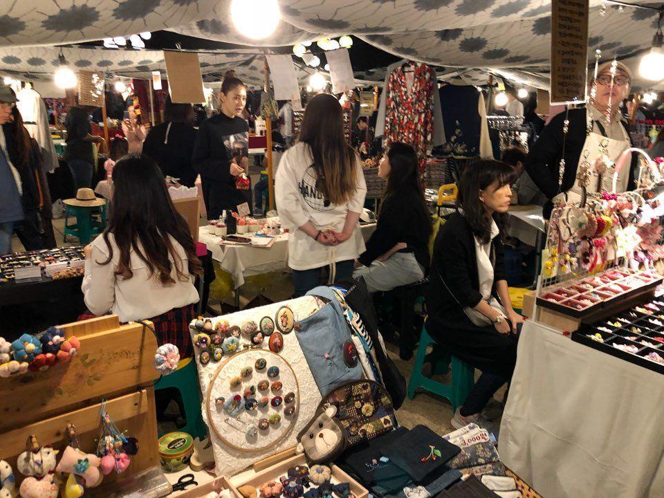 Want to visit Korean style night market? Visit 1890 Namsan Valley Night Marekt!