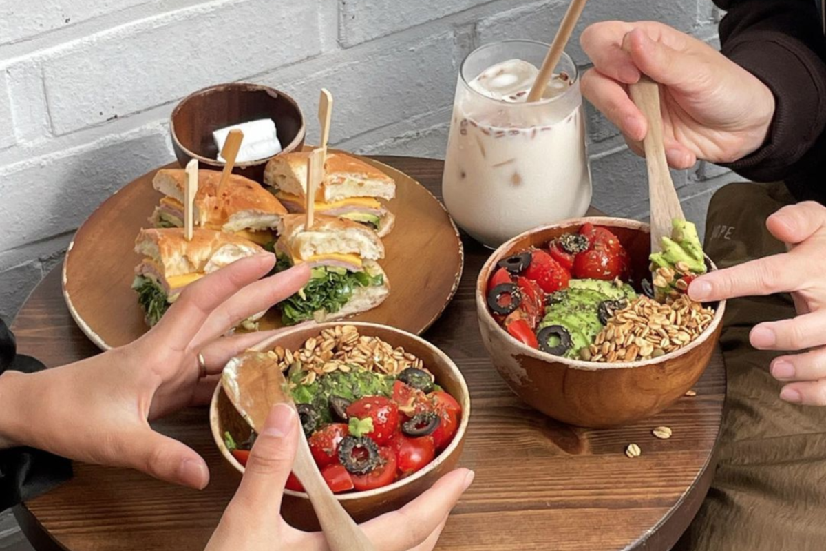 A delicious and healthy spread at Thanks, Oat cafe in Yeonnam-dong featuring Greek yogurt bowls and sandwiches.
