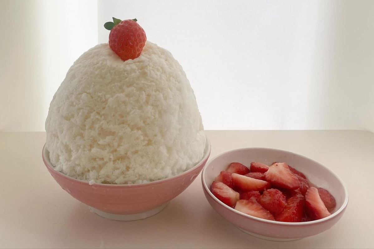 Strawberry bingsu dessert from Peony Yeonnam in Seoul, featuring fresh strawberries and shaved ice.