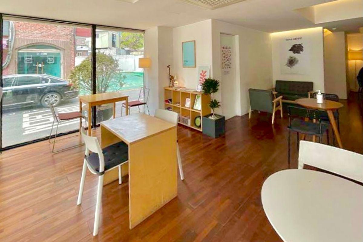 bên trong Cafe PLATTE 카페플래트, cà phê của chị ikon jinhwan