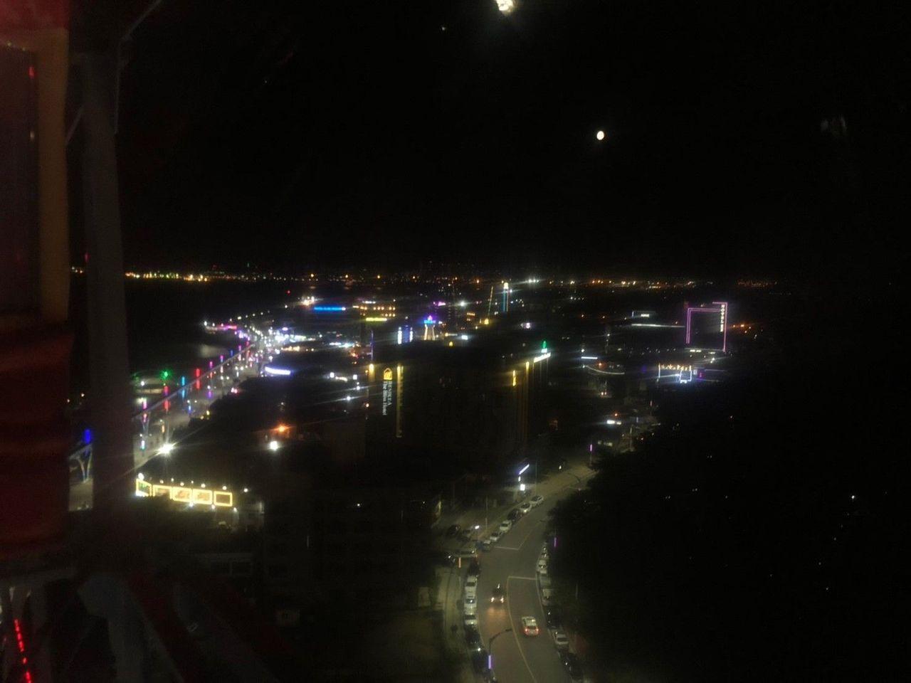 夜晚的月尾岛，灯火辉煌，夜景一览无遗。