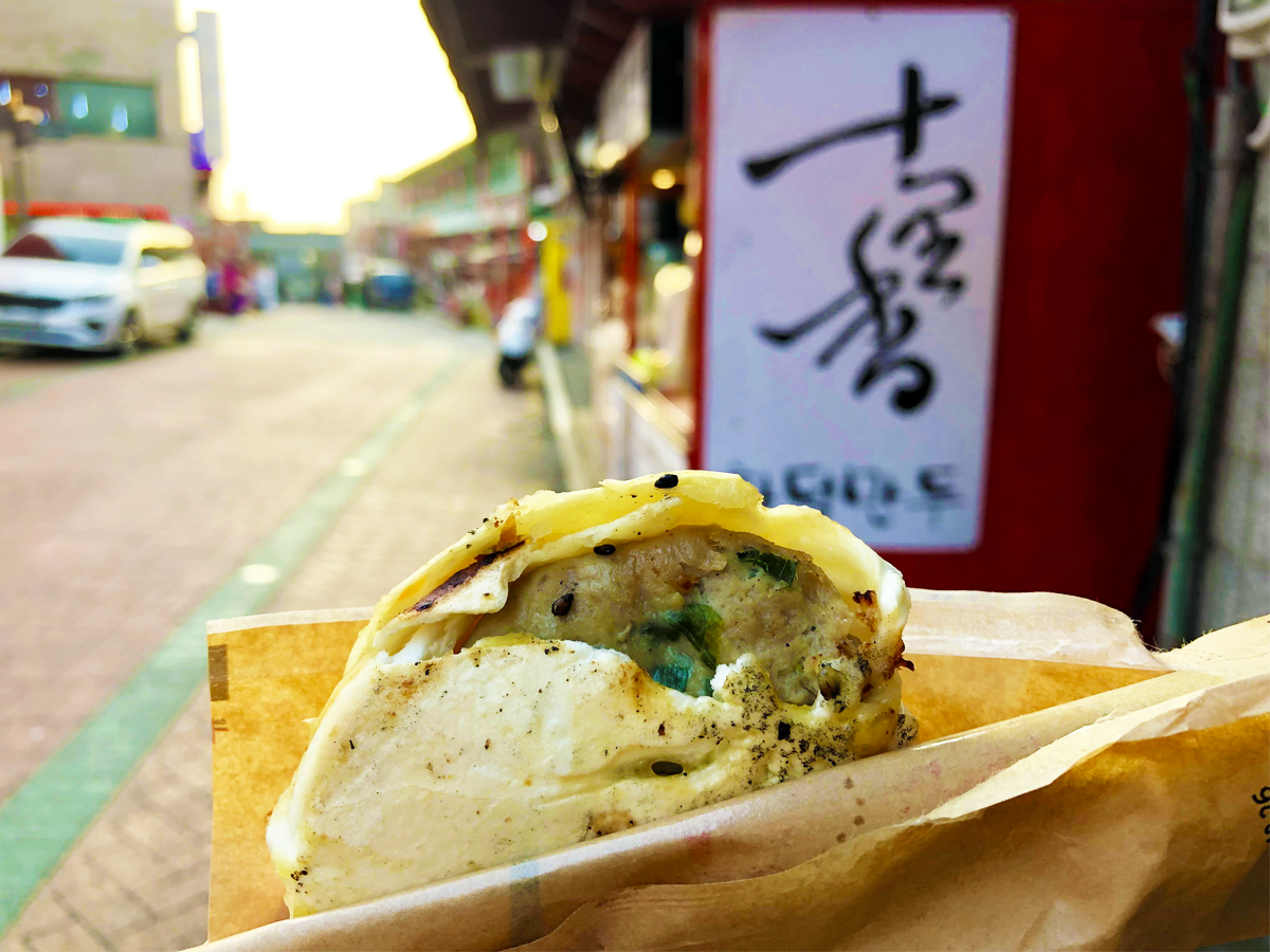 bánh nướng nhân thịt ở Tiệm bánh Simnihyang (십리향) ở china town incheon 