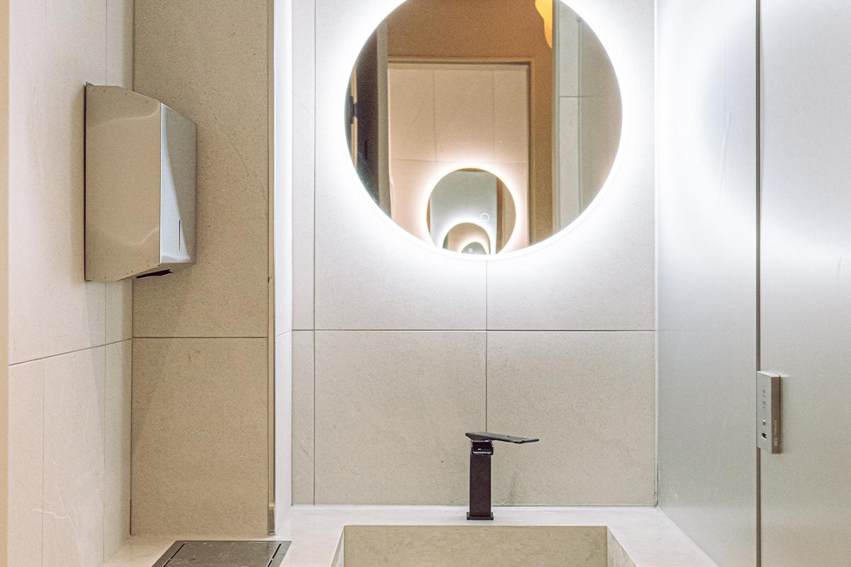 Peaceful ambiance with traditional elements at Soonsiki Hair Hanok Branch.