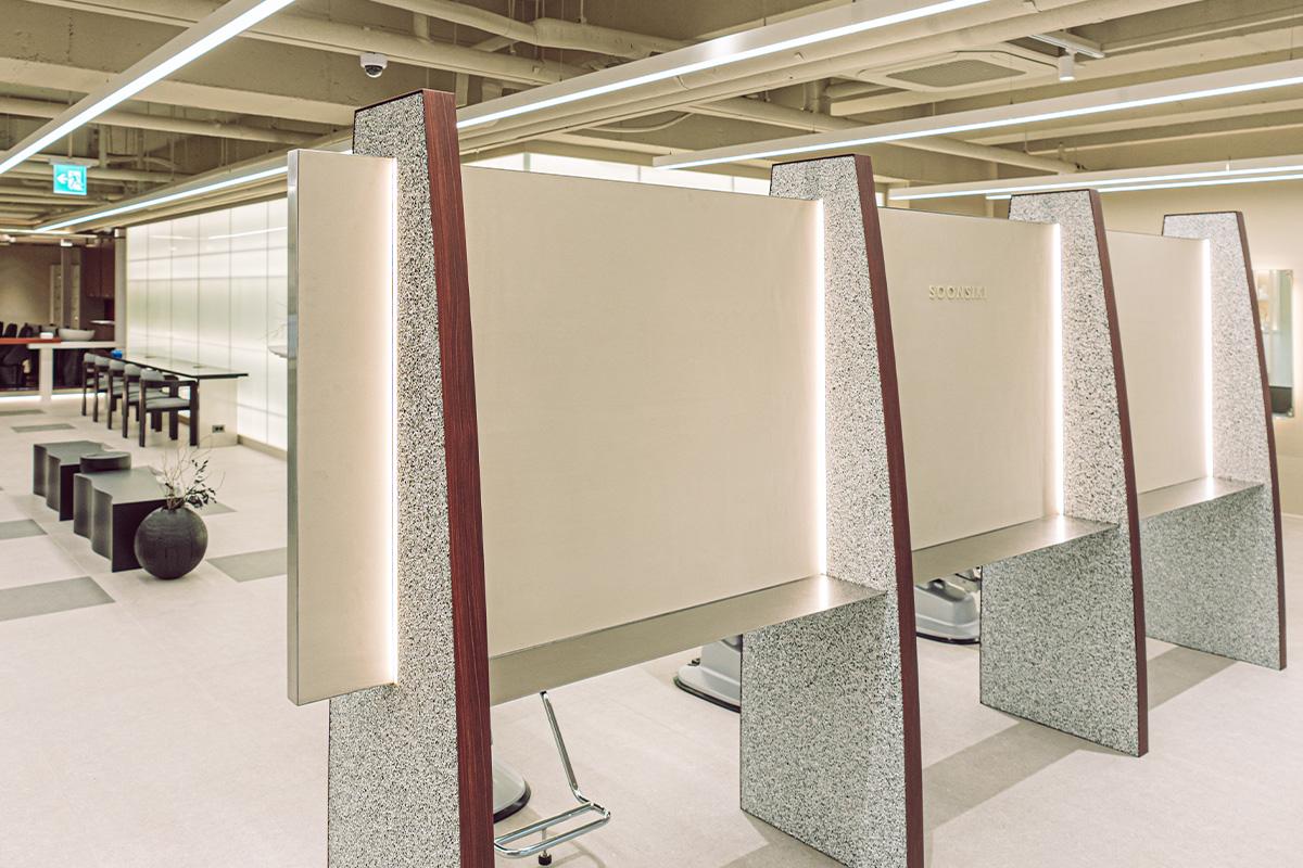 Captivating blend of traditional Korean style and modern decor at Soonsiki Hair Hanok Branch.