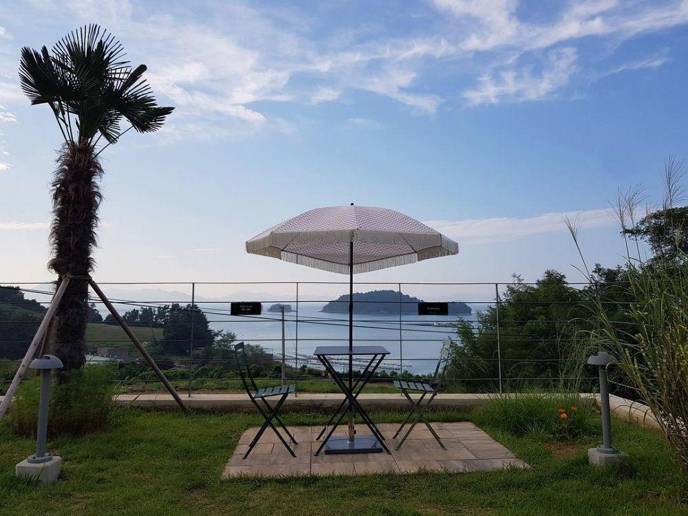 Must Visit Attractions and Cafes at Yeosu (7 Each)