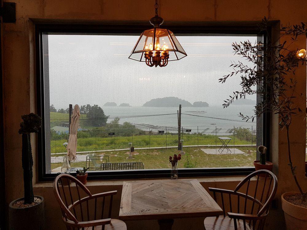 Must Visit Attractions and Cafes at Yeosu (7 Each)