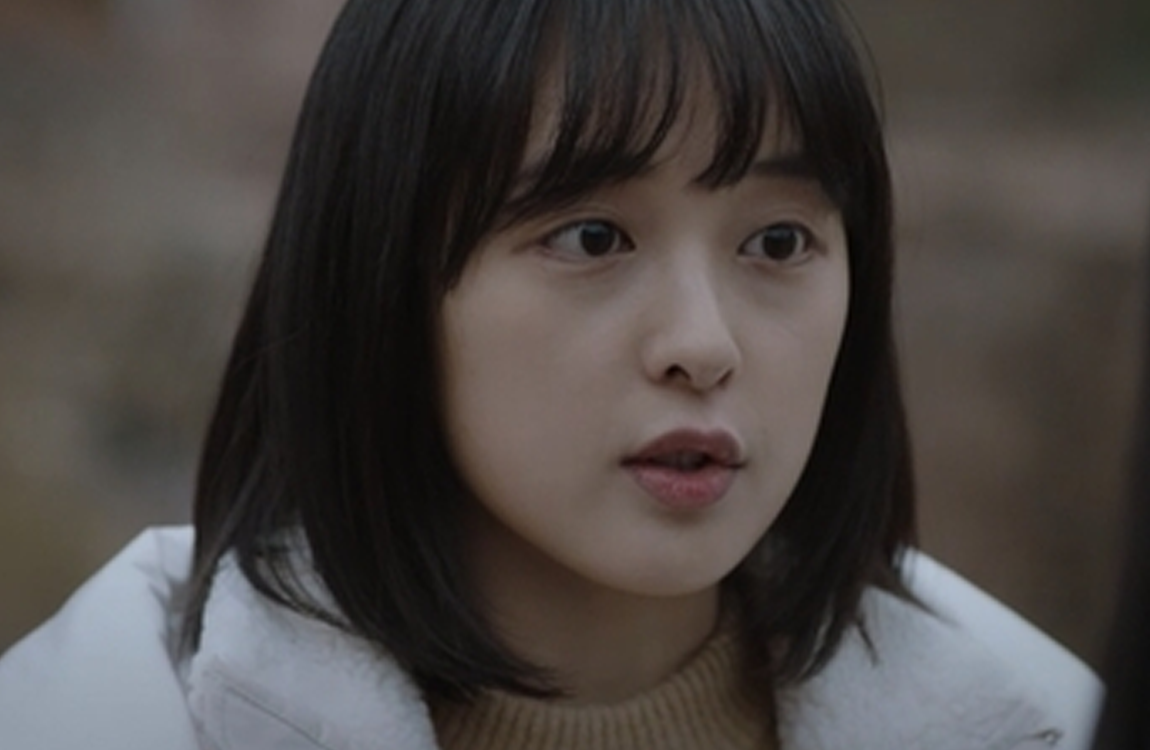 韓國學生在修能考試結束後，把不用的書本和筆記丟棄，象徵釋放壓力。