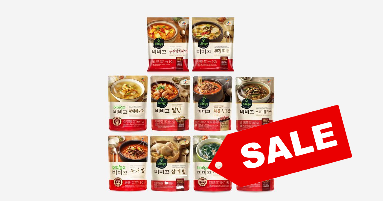 Bibigo韩式料理包的集合，排列整齐并标有促销标签。