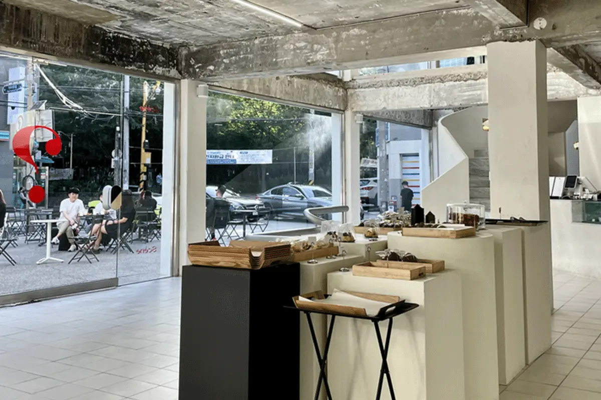 seoul korea, seongsu cafe scene interior