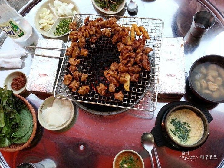 Street food scene at Anjirang Gopchang Street featuring grilled intestines.