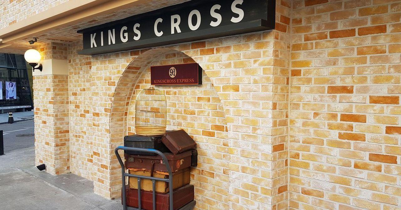 年度熱門景區哈利波特主題咖啡館，迷人的內外裝飾吸引了哈迷和遊客的目光。