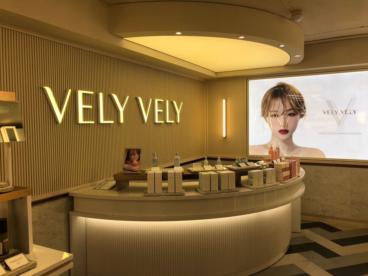 Korean Online Brands | Flagship Stores in Hongdae | Experience the famous Korean online shops at offline stores now!