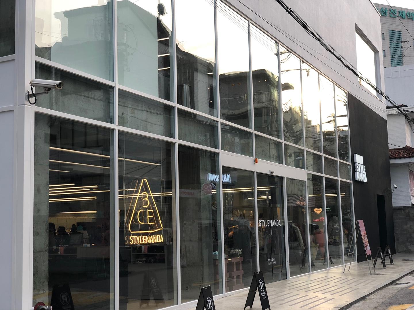 Korean Online Brands | Flagship Stores in Hongdae | Experience the famous Korean online shops at offline stores now!