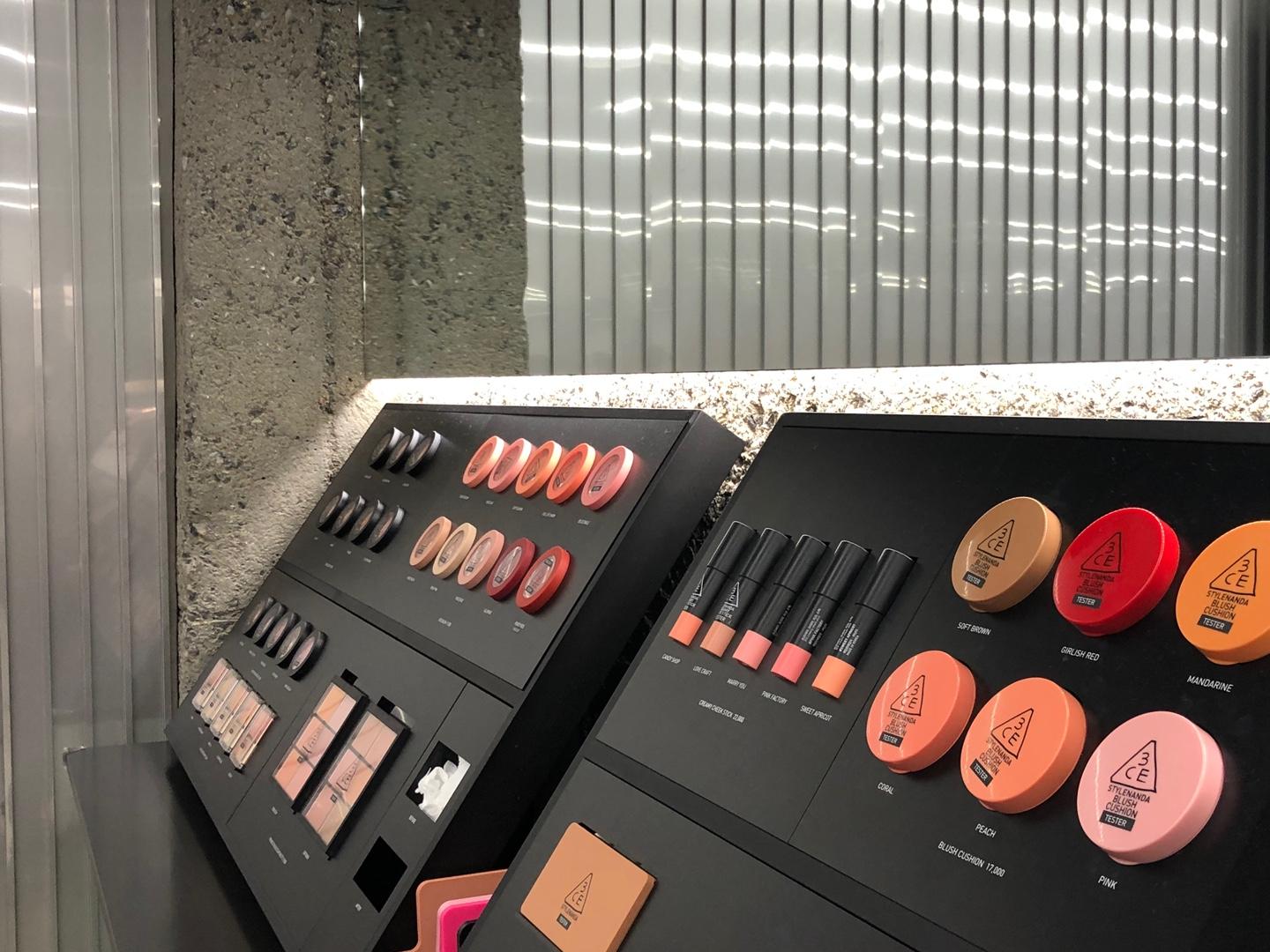 Korean Online Brands | Flagship Stores in Hongdae | Experience the famous Korean online shops at offline stores now!