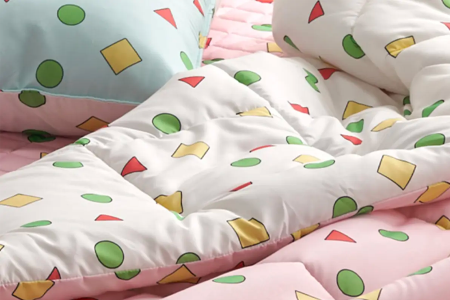 以可愛圖案設計的小新棉被，適合年輕族群的最佳選擇。