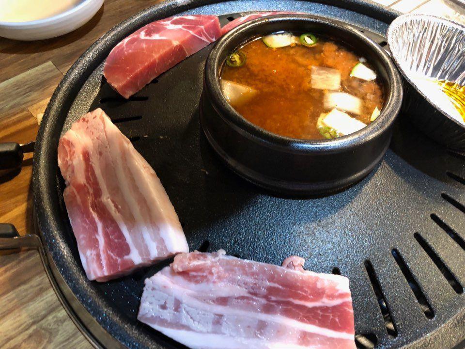 弘大食通のヒント：7あなたは肉愛好家が見逃すことができない韓国の豚肉/牛肉グリルを食べることができます！