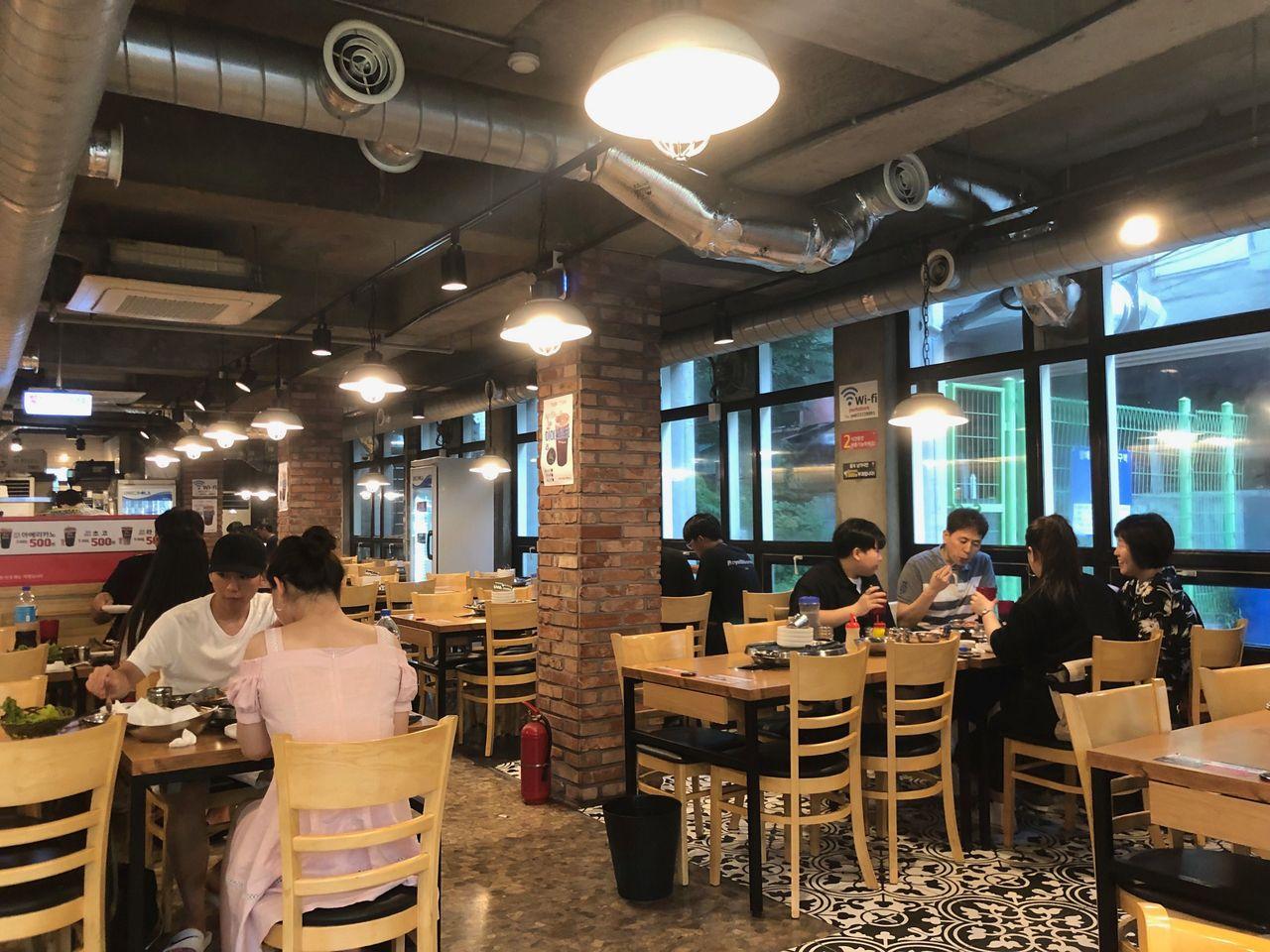 Hongdae Foodie tippek: 7 minden, amit lehet enni koreai sertés / marha grill, hogy a hús szerelmeseinek nem lehet kihagyni!