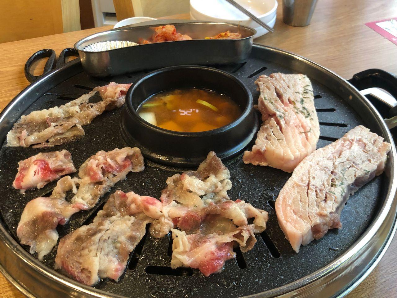 Hongdae Feinschmecker Tipps: 7 all you can eat koreanischer Schweine- / Rindfleischgrill, den Fleischliebhaber nicht verpassen dürfen!