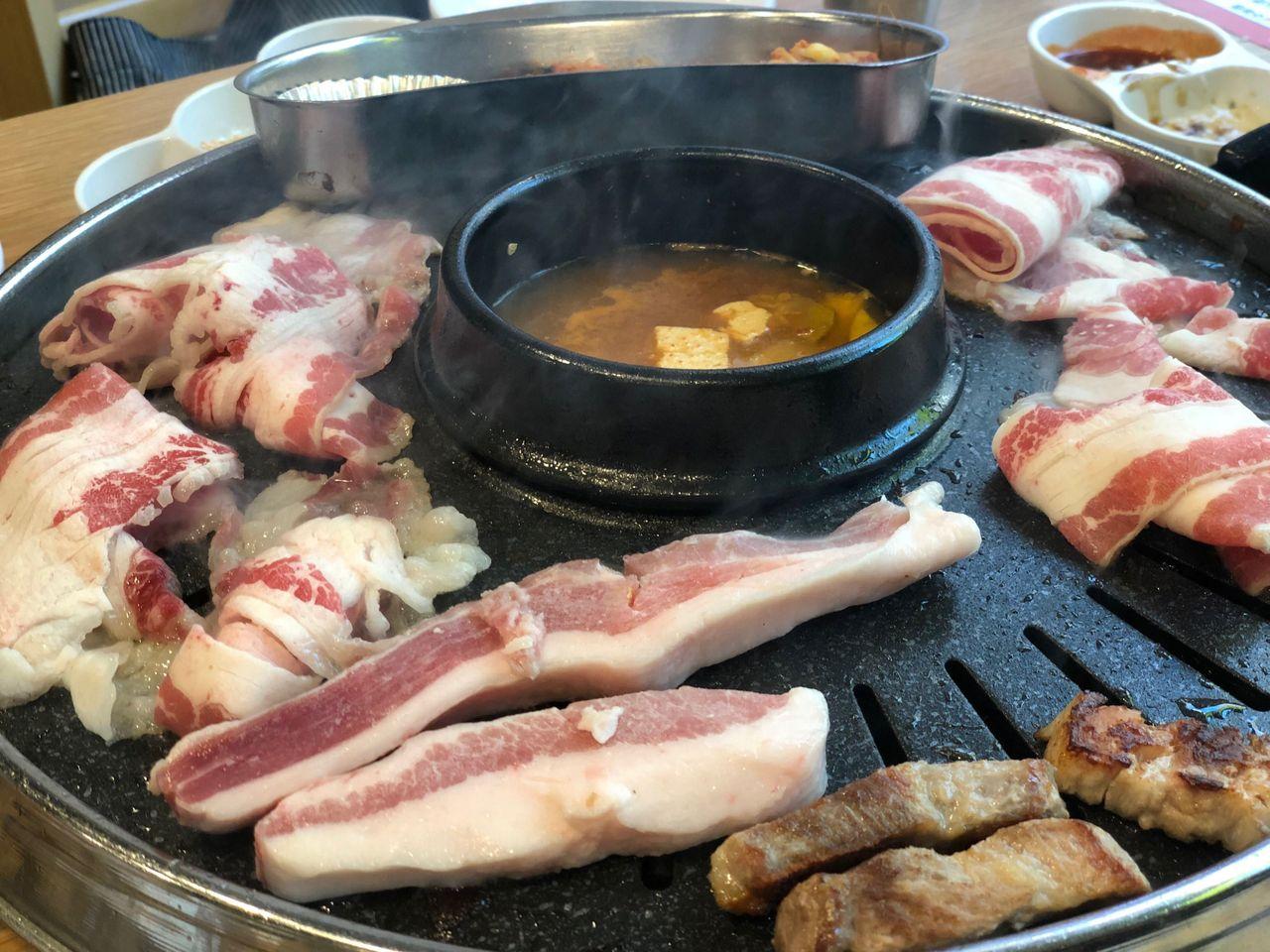 Sfaturi alimentare Hongdae: 7 tot ce puteți mânca grătar coreean de porc / vită pe care iubitorii de carne nu îl pot rata!