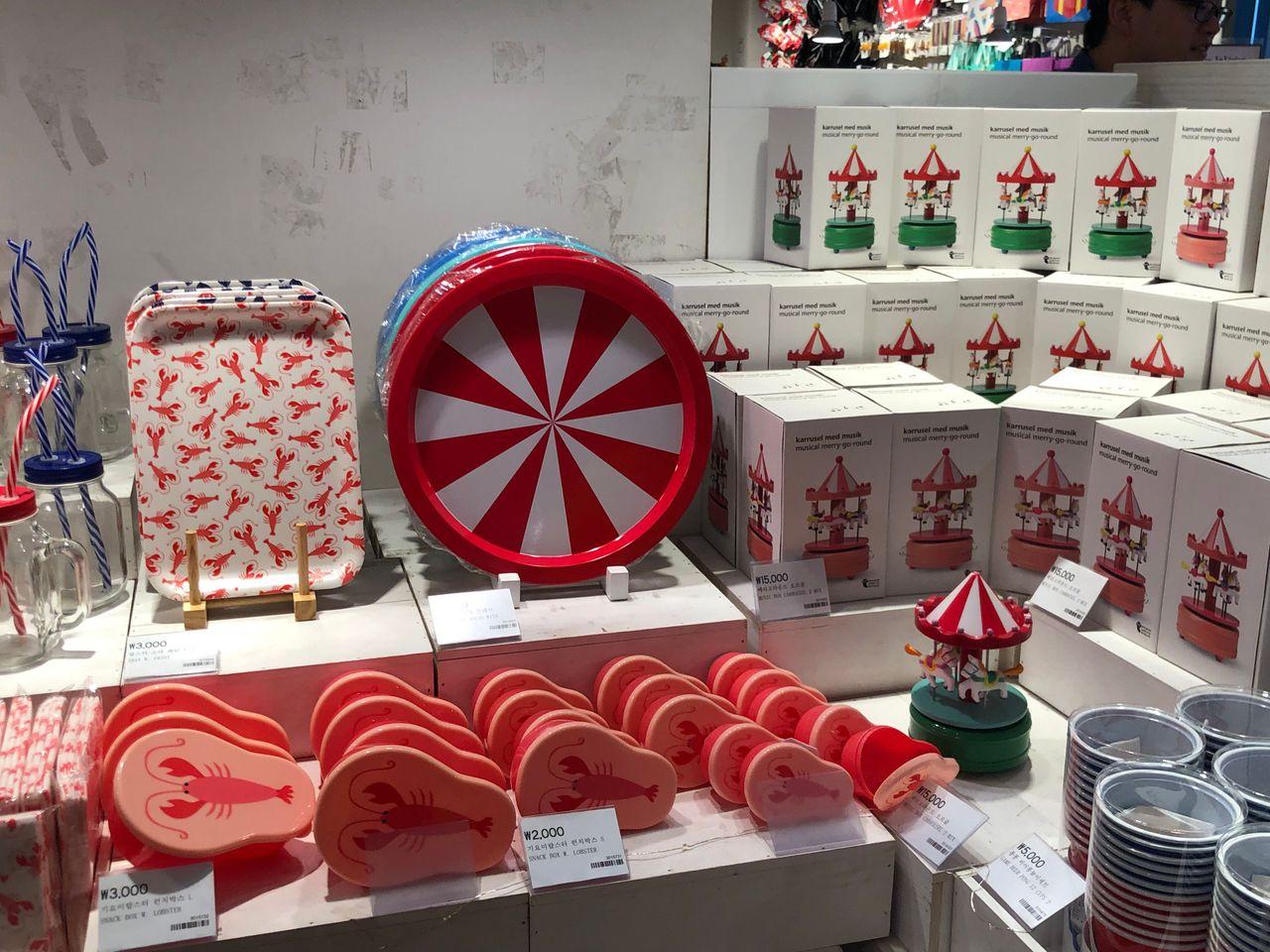 【Myeongdong Shopping】Summer clothing is on the market! Myeongdong Young Plaza visit