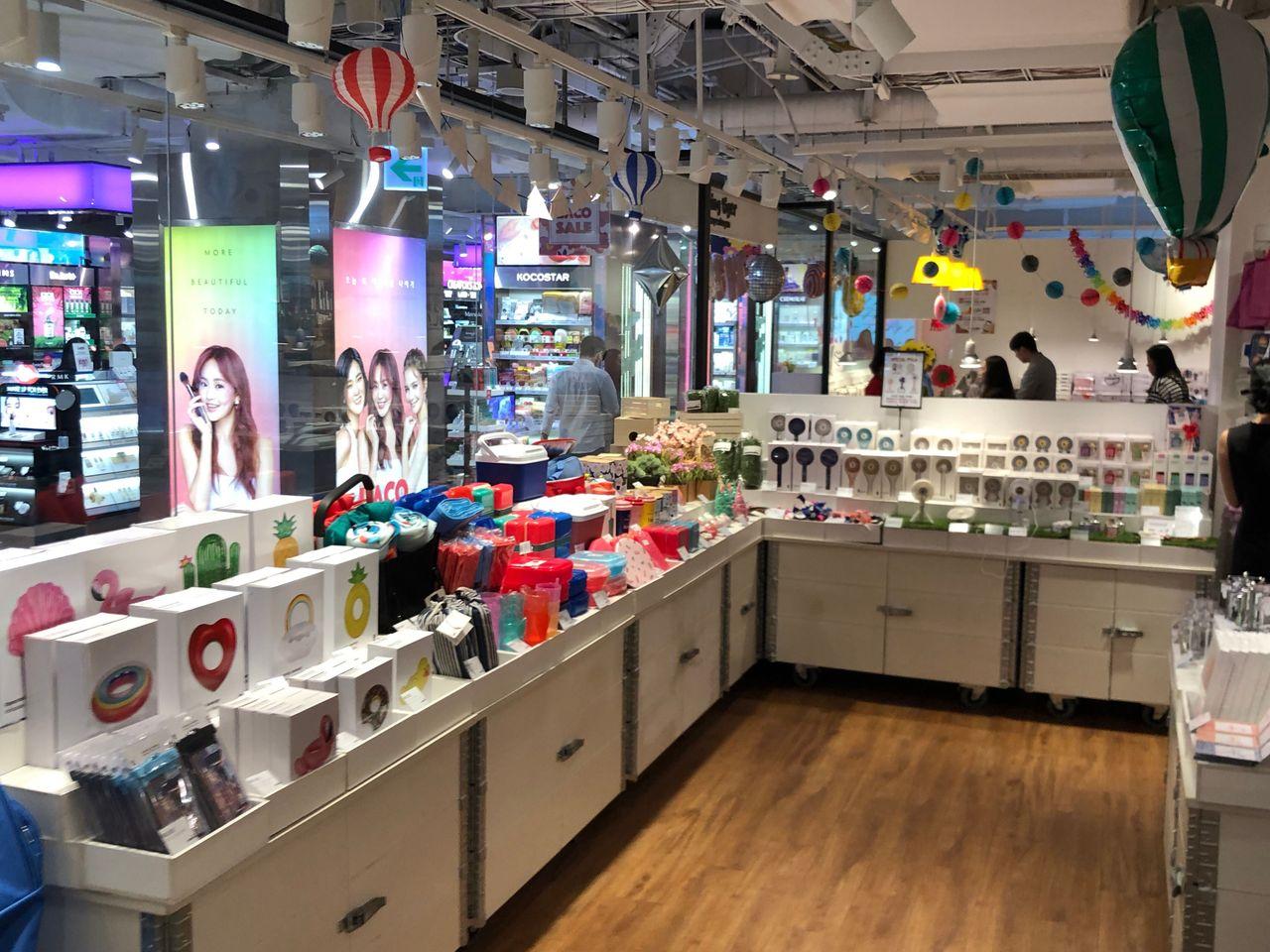 【Myeongdong Shopping】Summer clothing is on the market! Myeongdong Young Plaza visit