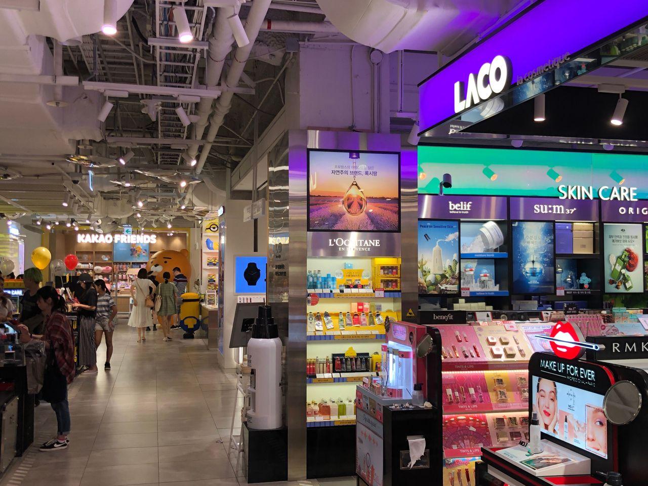 【Myeongdong Shopping】Summer clothing is on the market! Myeongdong Young Plaza visit