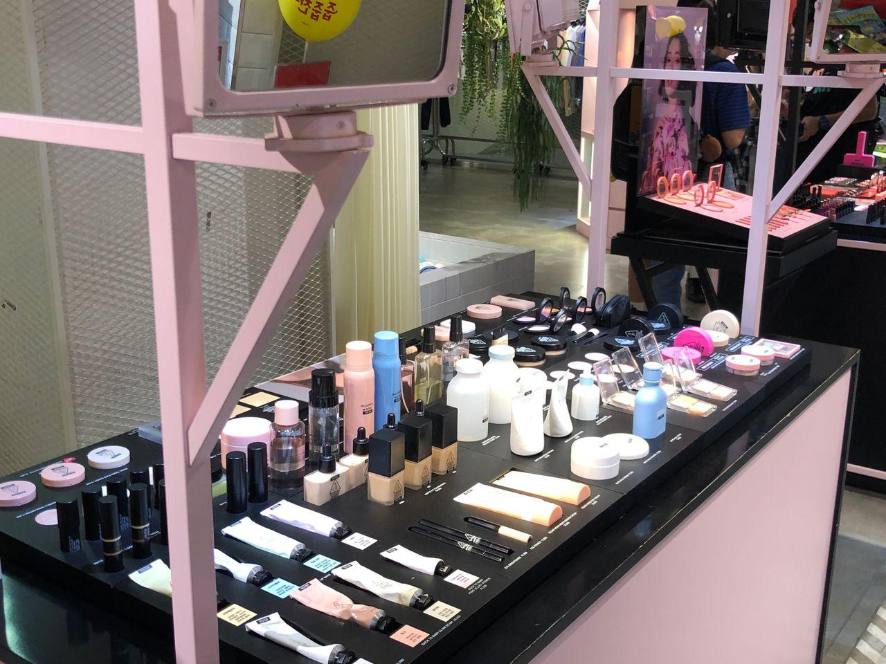 【Myeongdong Shopping】Summer clothing is on the market! Myeongdong Young Plaza visit