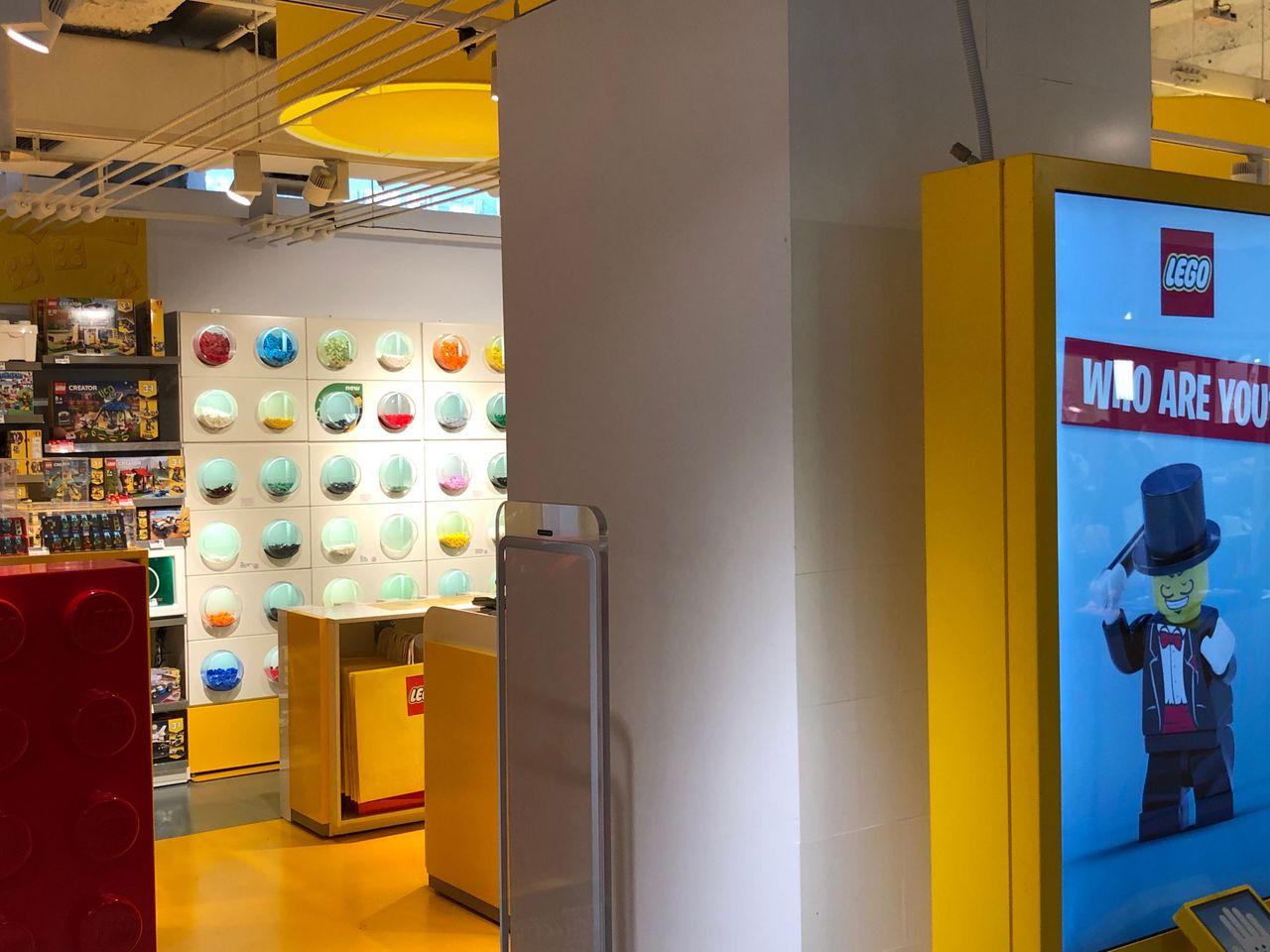 【Myeongdong Shopping】Summer clothing is on the market! Myeongdong Young Plaza visit