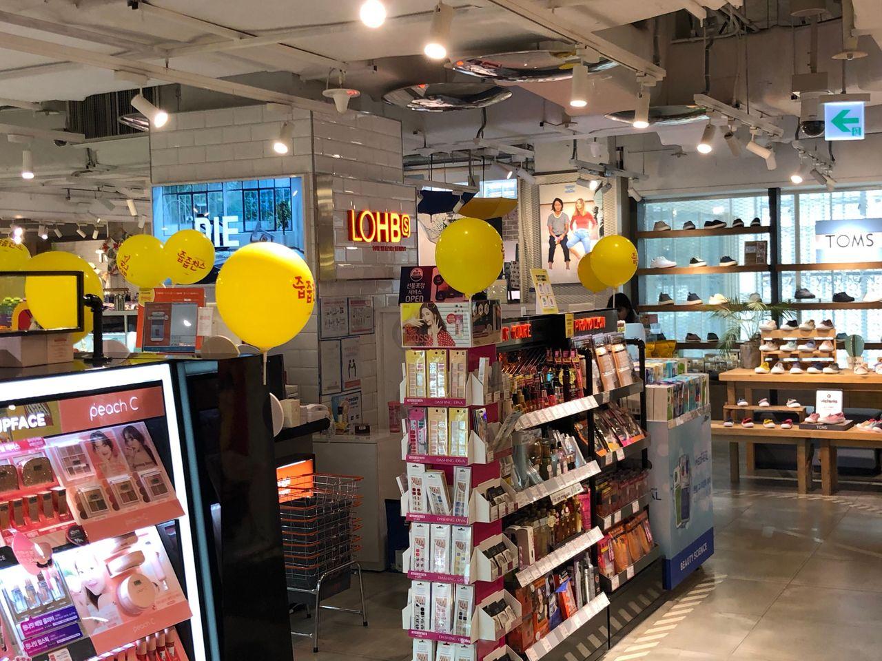 【Myeongdong Shopping】Summer clothing is on the market! Myeongdong Young Plaza visit