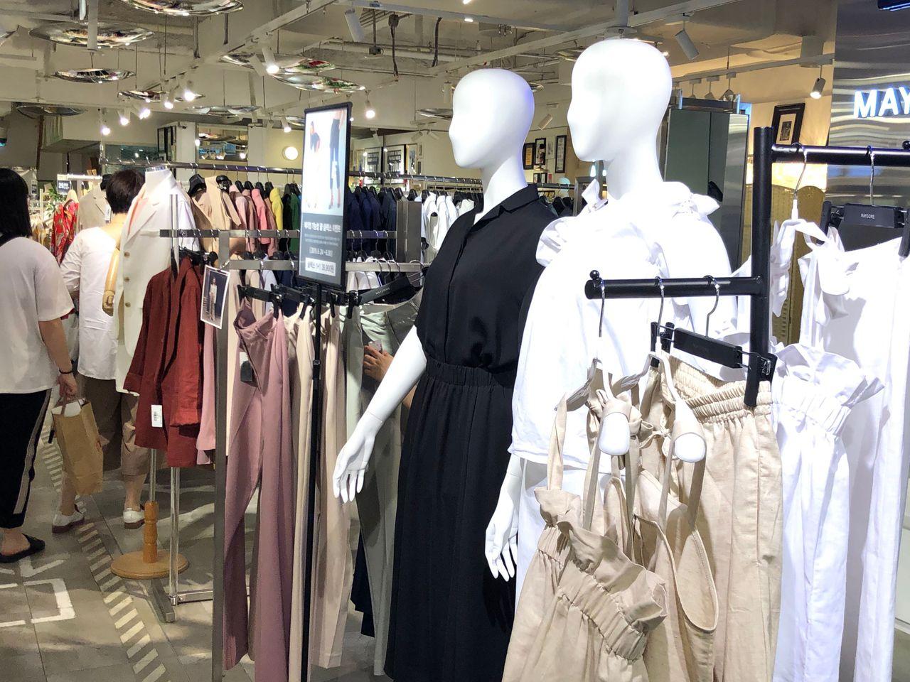 【Myeongdong Shopping】Summer clothing is on the market! Myeongdong Young Plaza visit