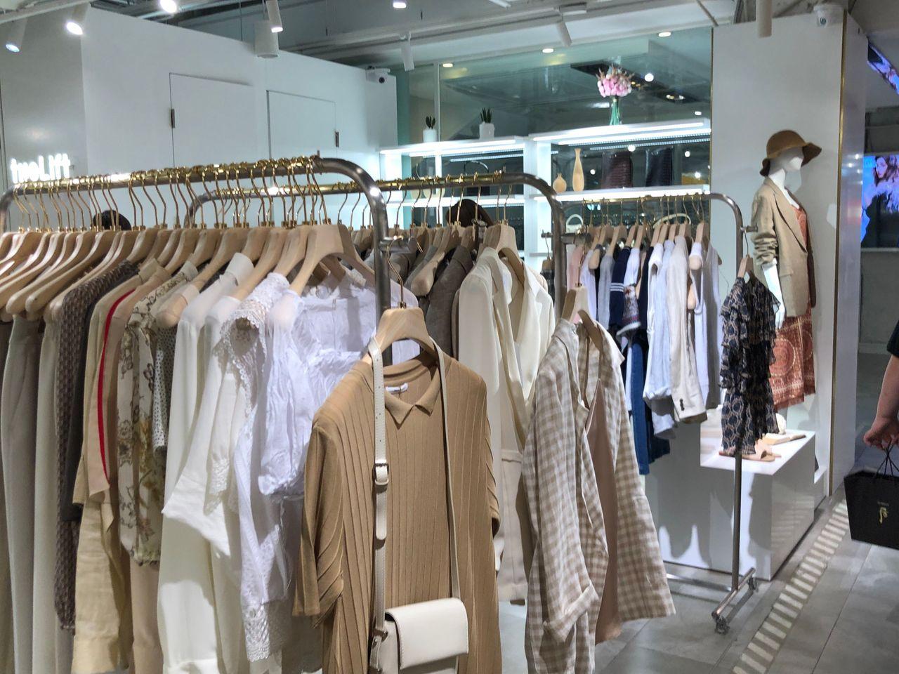 【Myeongdong Shopping】Summer clothing is on the market! Myeongdong Young Plaza visit