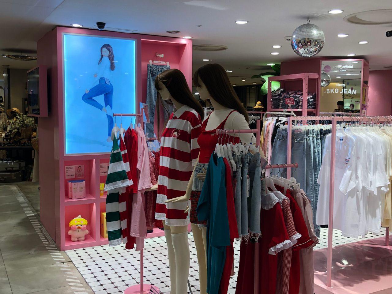 【Myeongdong Shopping】Summer clothing is on the market! Myeongdong Young Plaza visit