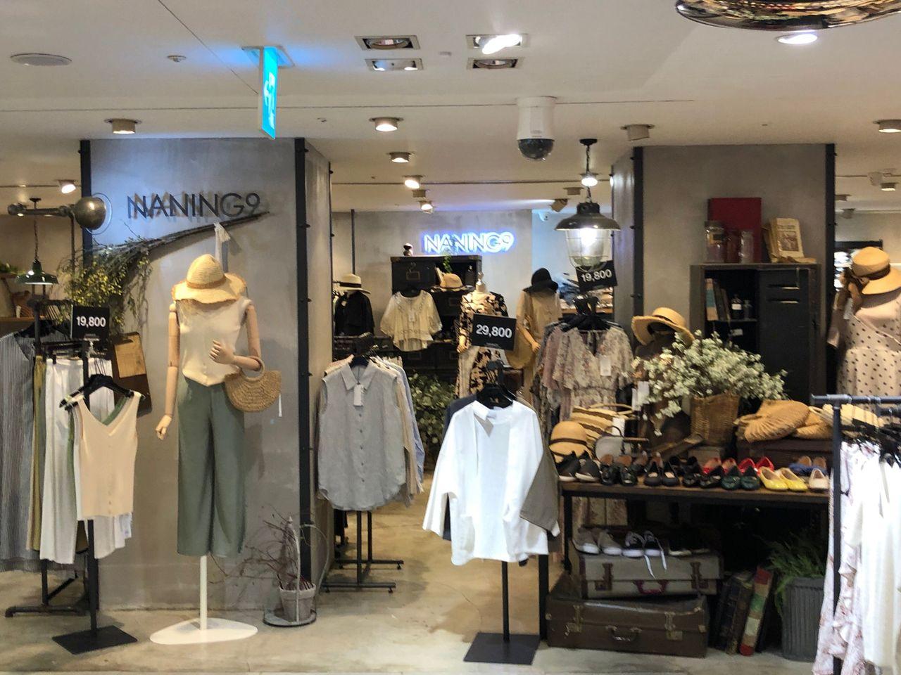 【Myeongdong Shopping】Summer clothing is on the market! Myeongdong Young Plaza visit