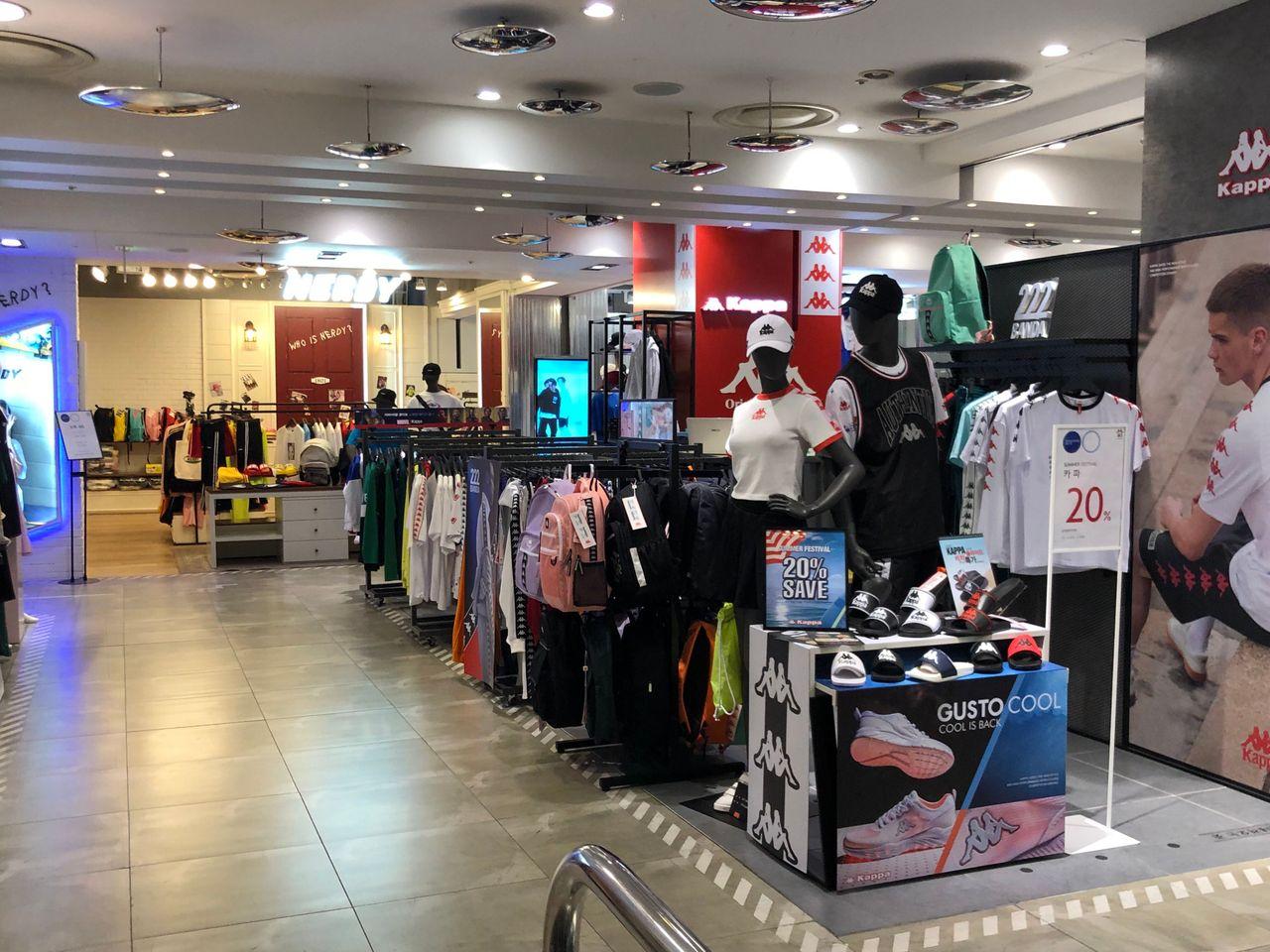 【Myeongdong Shopping】Summer clothing is on the market! Myeongdong Young Plaza visit