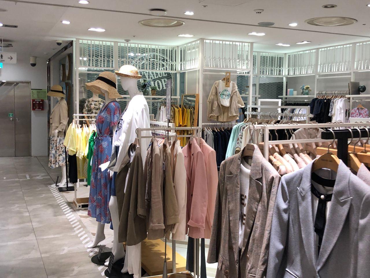 【Myeongdong Shopping】Summer clothing is on the market! Myeongdong Young Plaza visit