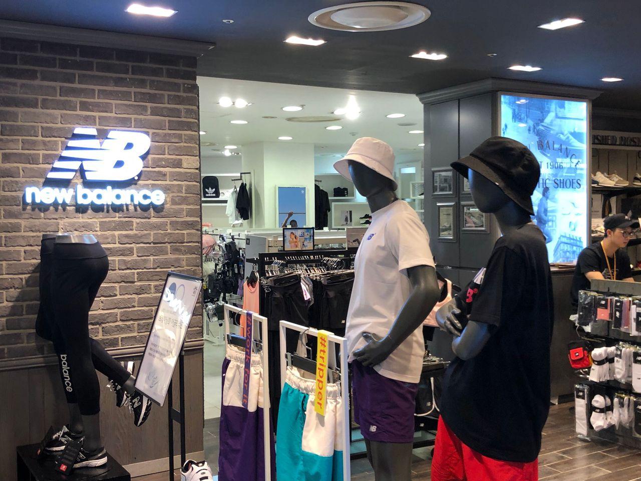 【Myeongdong Shopping】Summer clothing is on the market! Myeongdong Young Plaza visit