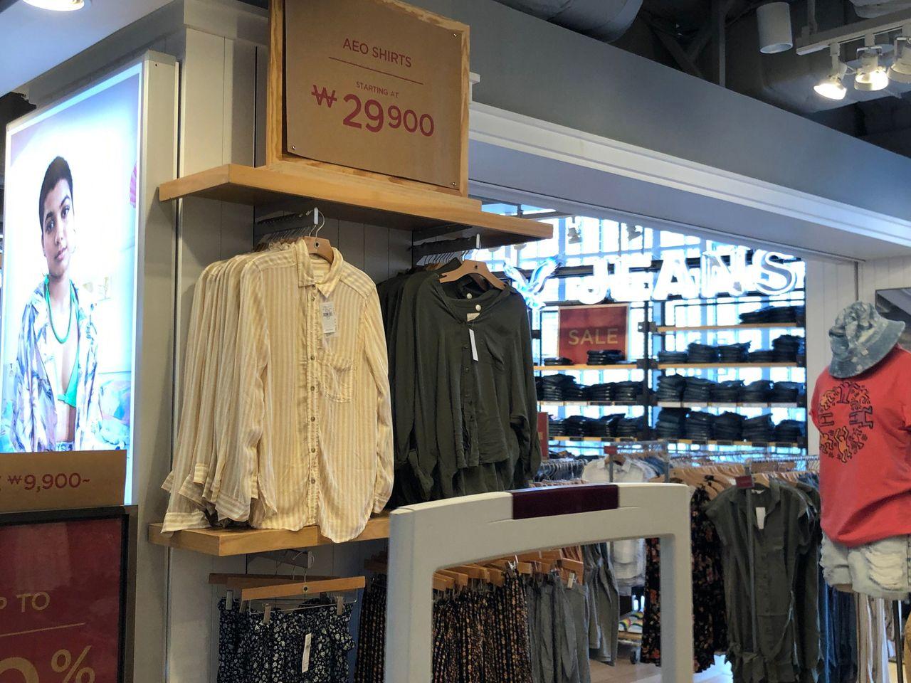 【Myeongdong Shopping】Summer clothing is on the market! Myeongdong Young Plaza visit