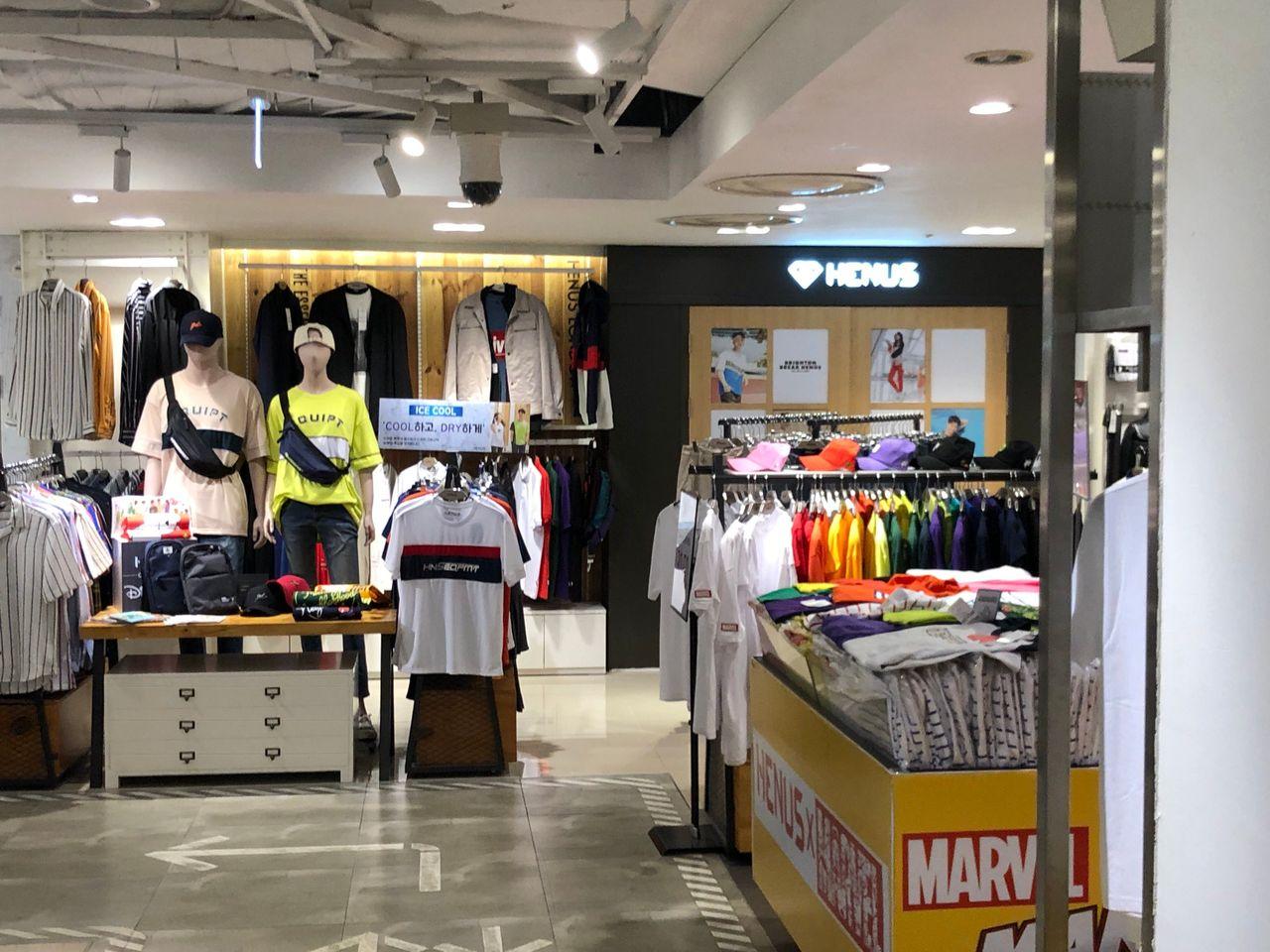 【Myeongdong Shopping】Summer clothing is on the market! Myeongdong Young Plaza visit
