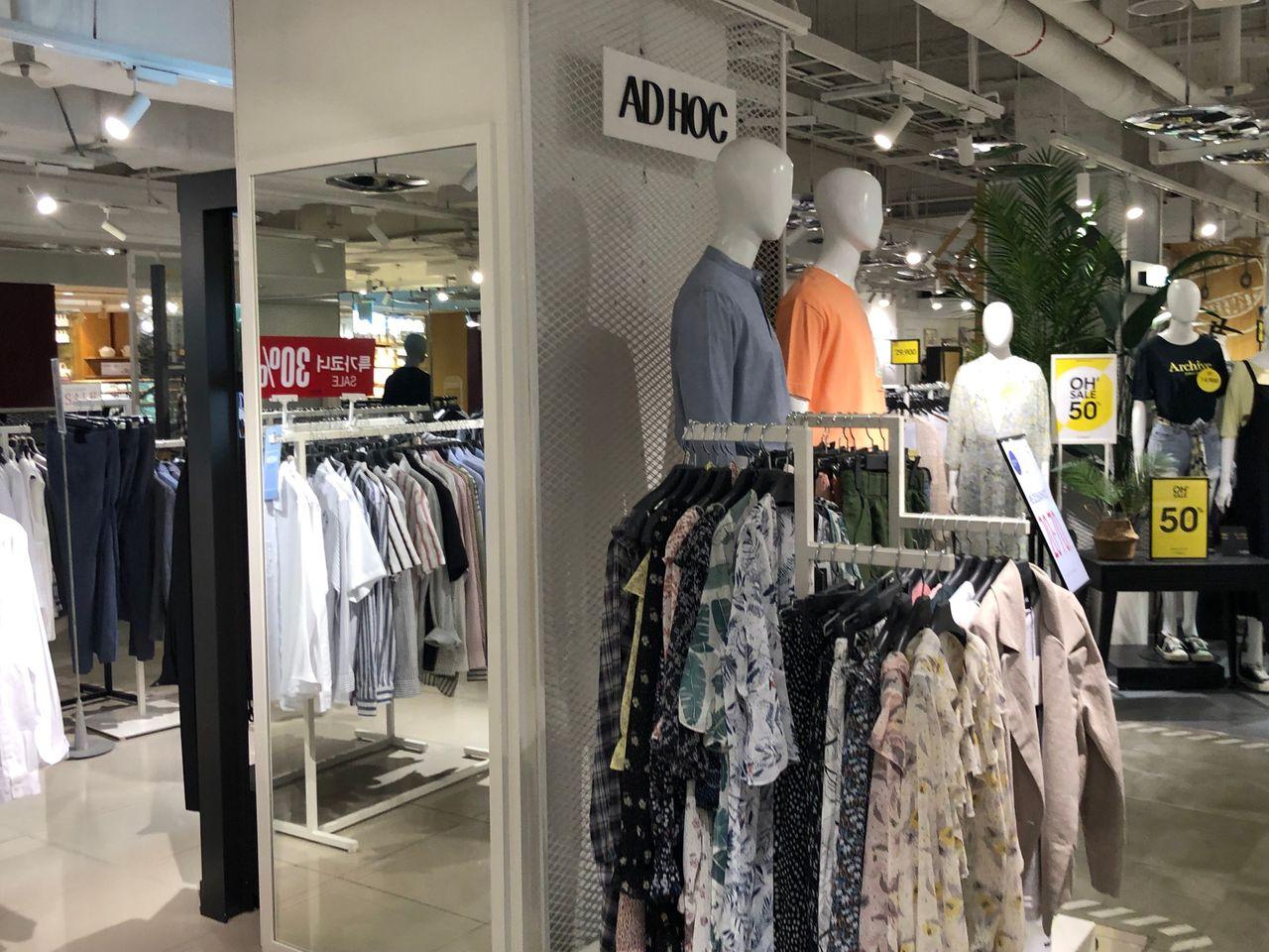 【Myeongdong Shopping】Summer clothing is on the market! Myeongdong Young Plaza visit