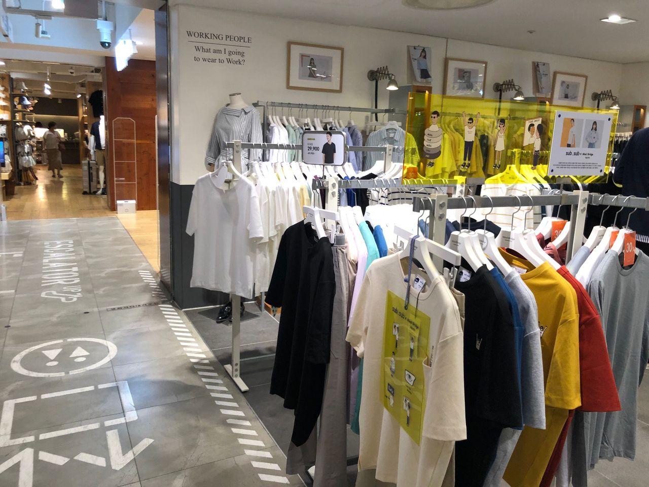【Myeongdong Shopping】Summer clothing is on the market! Myeongdong Young Plaza visit