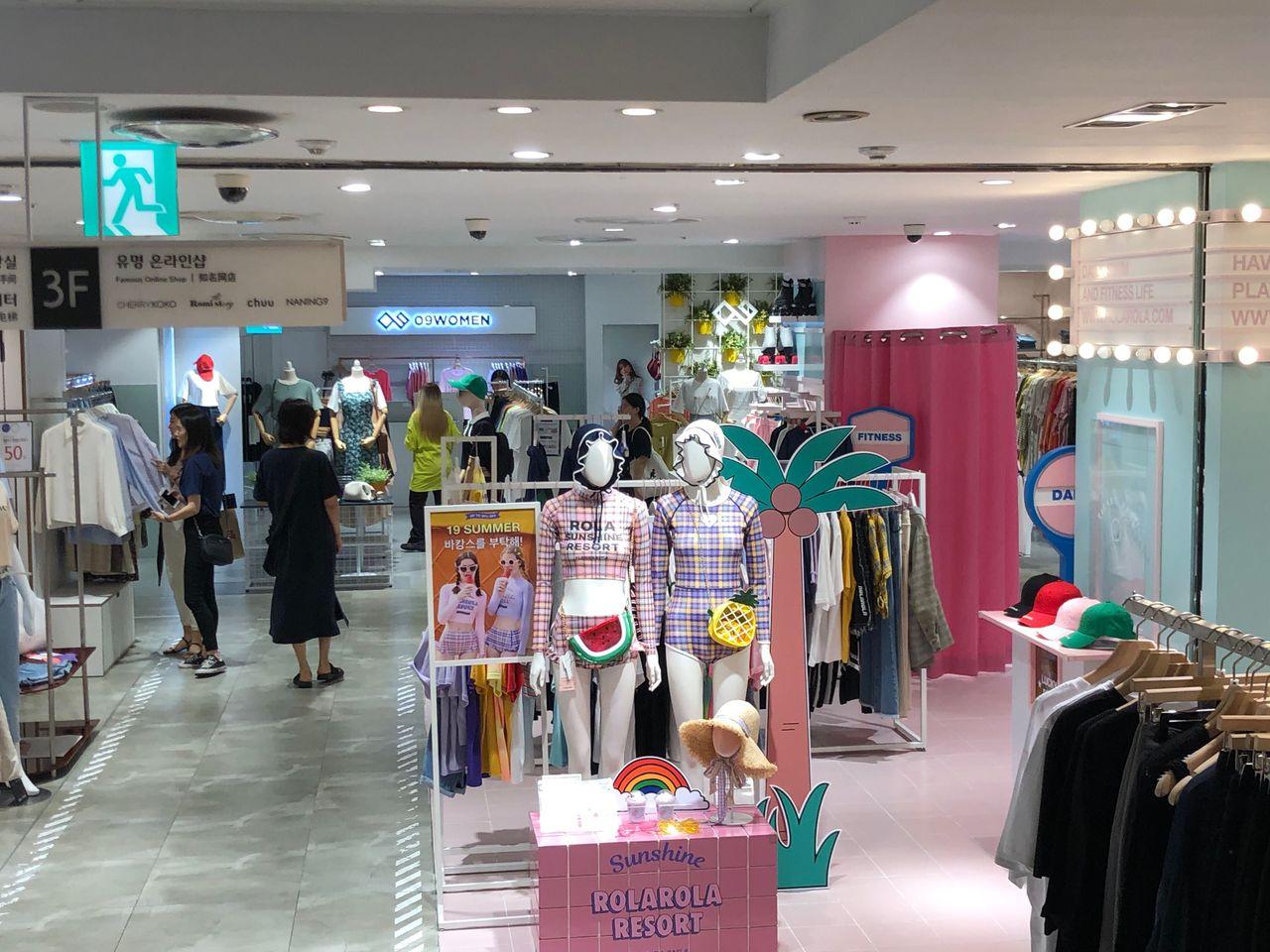 【Myeongdong Shopping】Summer clothing is on the market! Myeongdong Young Plaza visit