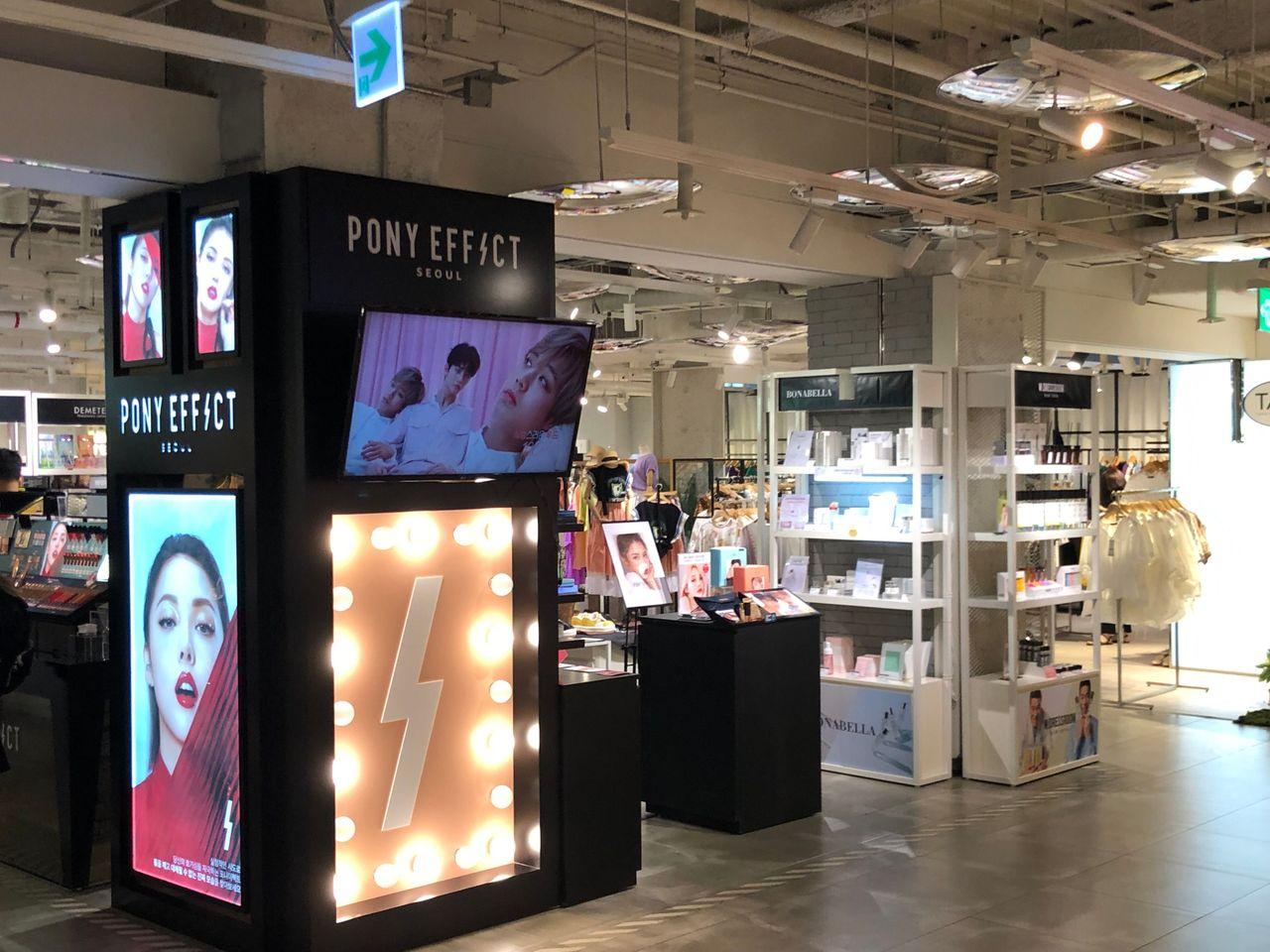 【Myeongdong Shopping】Summer clothing is on the market! Myeongdong Young Plaza visit