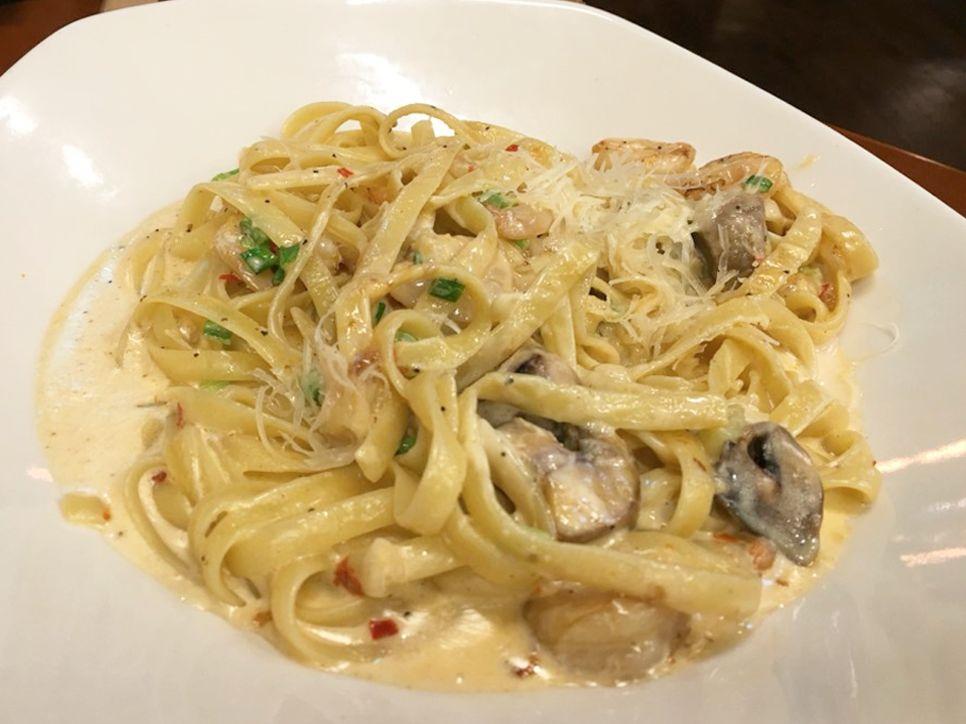 浓郁奶香与芝士意大利面，是Outback Steakhouse的代表招牌菜，充满幸福味道的经典美式料理。