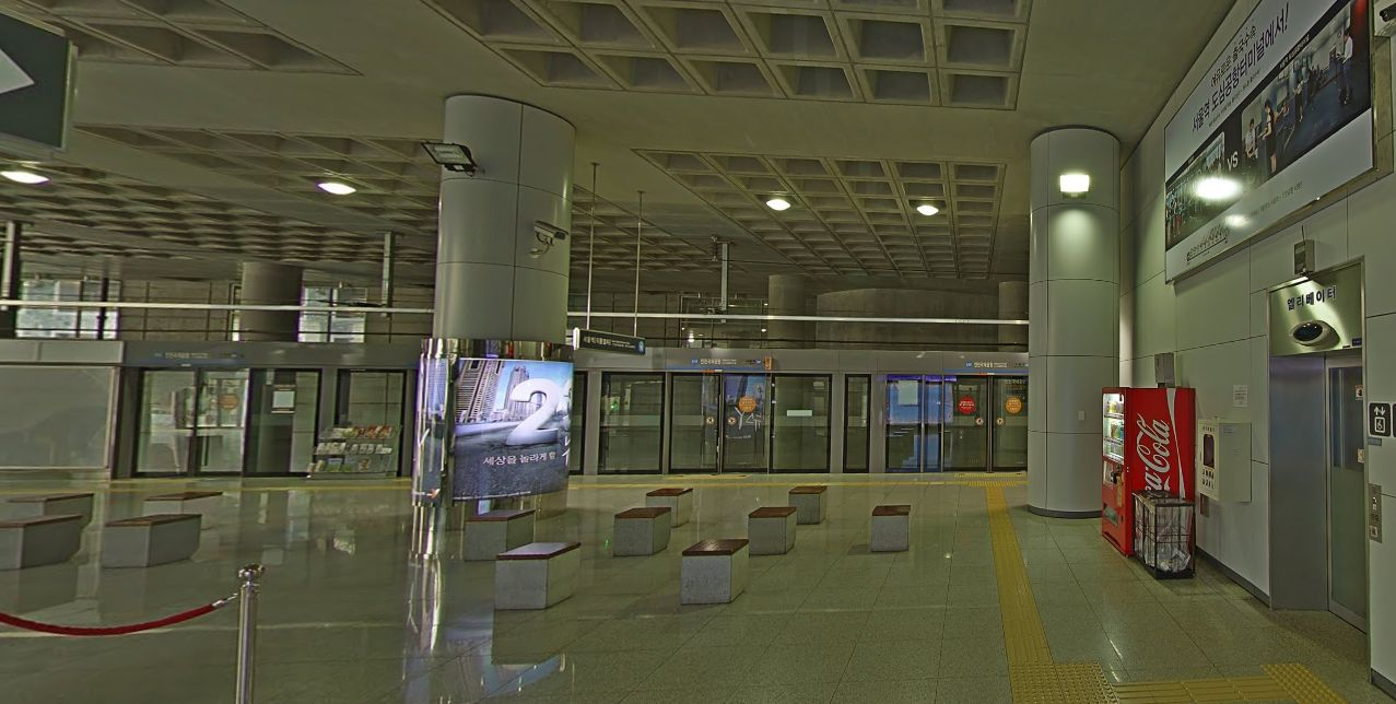 Navigation guidance for AREX passengers within Incheon Airport Terminal 1 presenting express boarding directions.