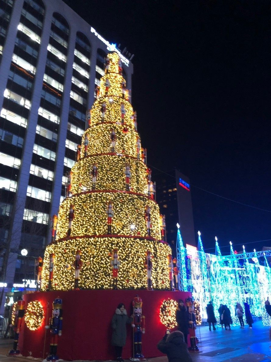 ห้ามพลาดหากเดินทางมาที่โซลช่วงหน้าหนาว! ลานไอซ์สเก็ตที่ซิตี้ฮอลล์ ค่าเข้าต่อคนเพียง 1,000 วอนเท่านั้น (เปิดในฤดูหนาวเท่านั้น)